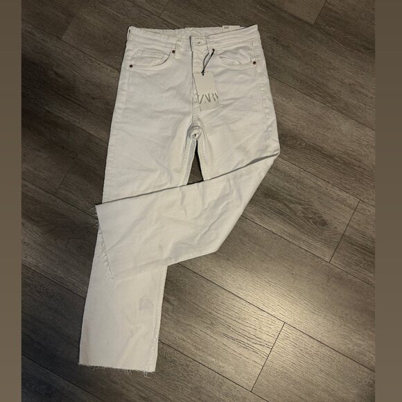 ZARA White High-Rise Crop Flare Jeans US 6 (Tags Attached) - Picture 2 of 3